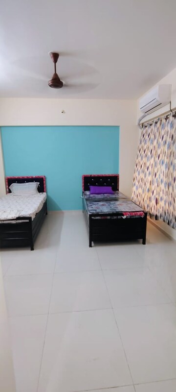 Room in  Pg at Santacruz West – for Rent