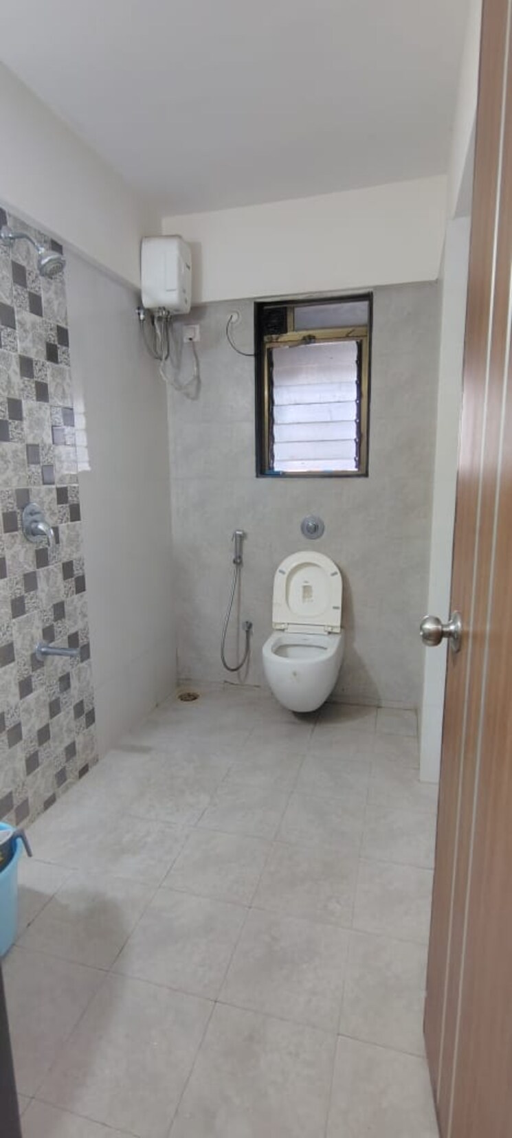 Bathroom, santacruz west Pg For Boys & Girls In Santacruz West 8780801