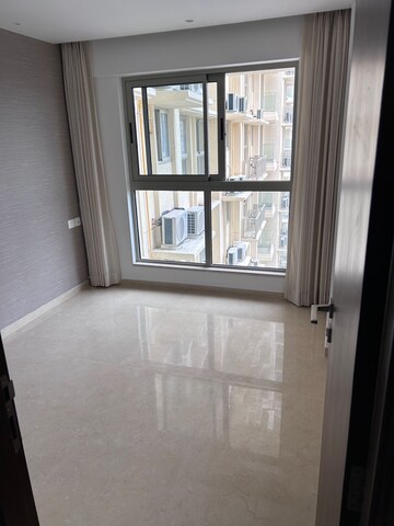 Room in 2 BHK Apartment at Hiranandani Highland, Powai – for Rent