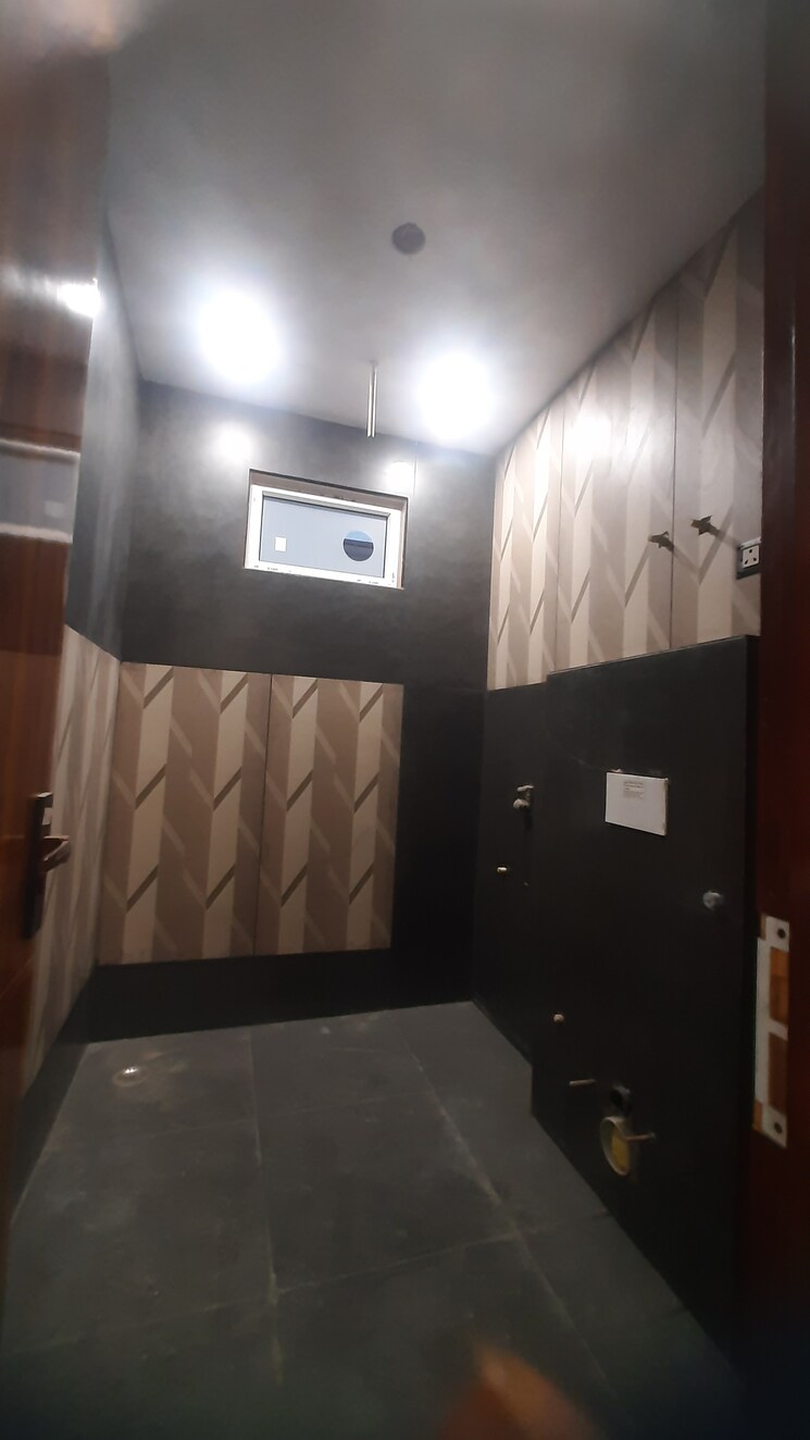 Kitchen, hari nagar 3 Bedroom 110 Sq.Yd. Builder Floor In Hari Nagar Delhi 8780945