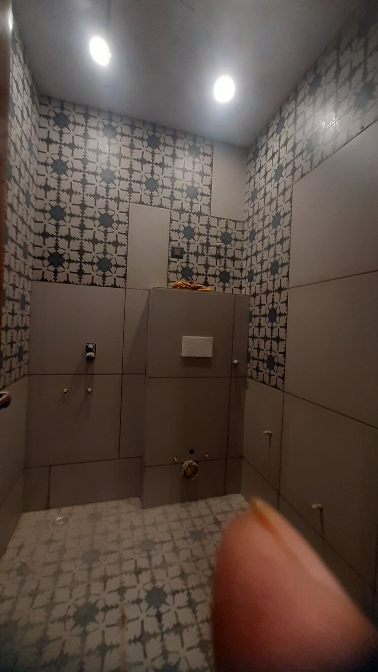 Bathroom, hari nagar 3 Bedroom 110 Sq.Yd. Builder Floor In Hari Nagar Delhi 8780945