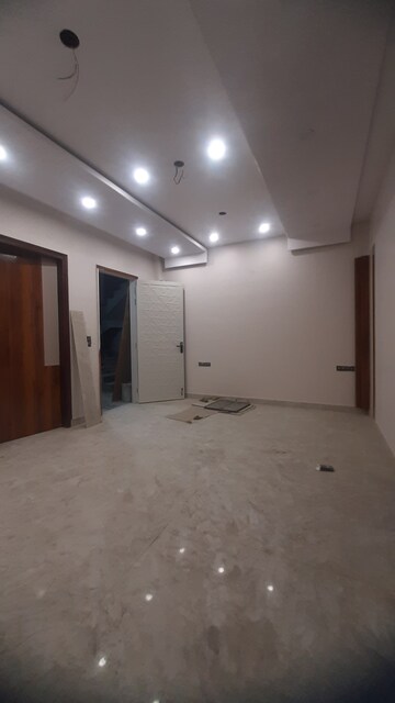 Furnished Amenities in 3 BHK Builder Floor at Hari Nagar – for Sale