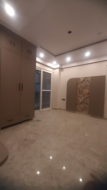 Furnished Amenities in 3 BHK Builder Floor at Hari Nagar – for Sale