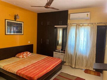 Bedroom in 3 BHK Apartment at Gomti Nagar – for Rent