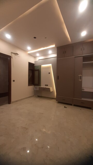 Furnished Amenities in 3 BHK Builder Floor at Hari Nagar – for Sale