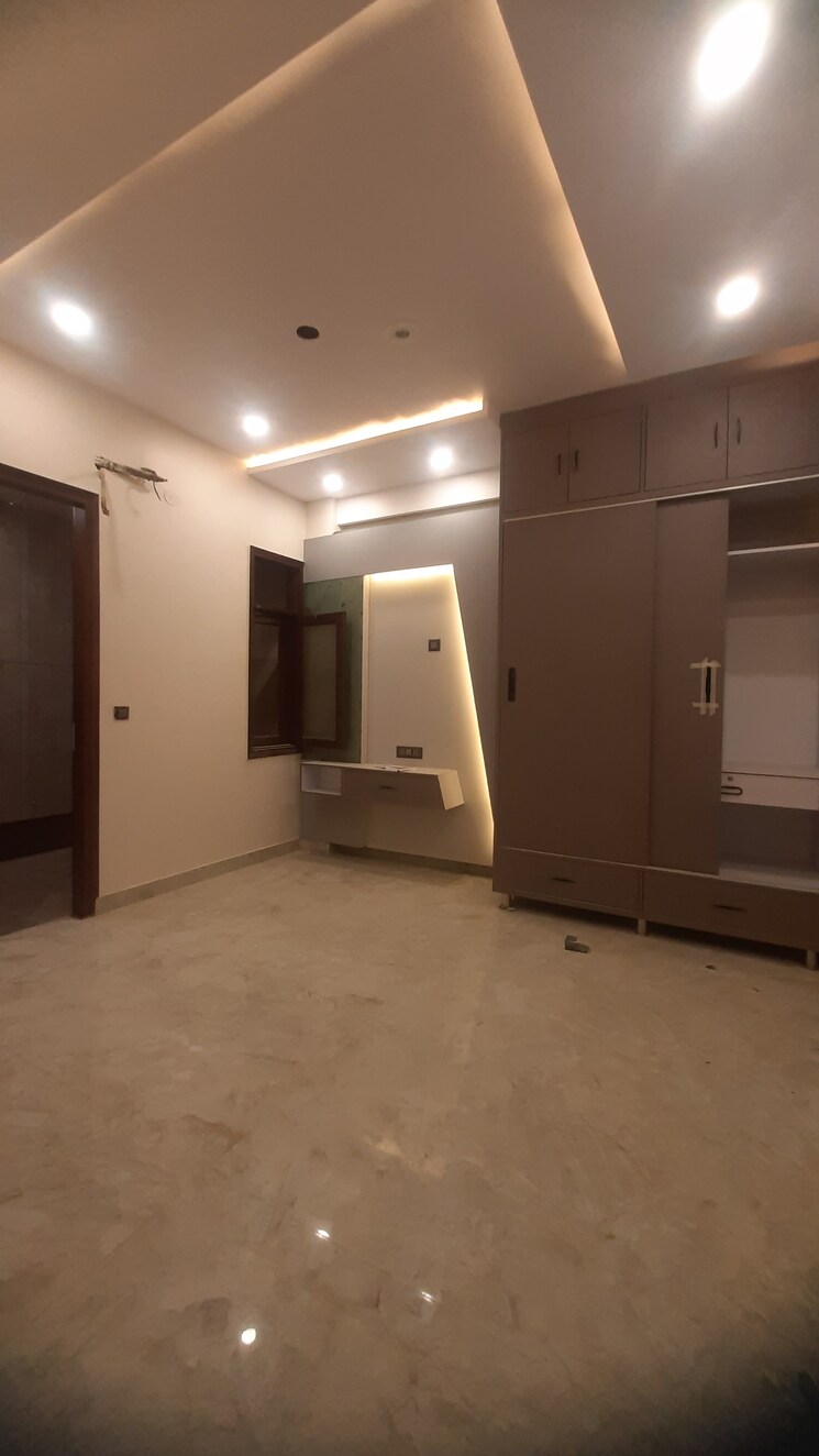 undefined, hari nagar 3 Bedroom 110 Sq.Yd. Builder Floor In Hari Nagar Delhi 8780945