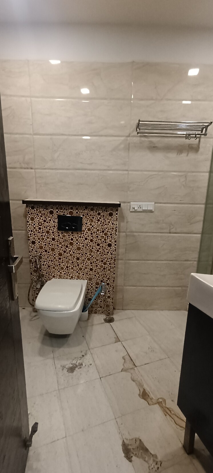 Bathroom, kalkaji 3.5 Bedroom 1500 Sq.Ft. Builder Floor In Kalkaji Delhi 8780940