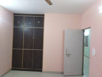 Room in 3 BHK Apartment at Gomti Nagar – for Rent