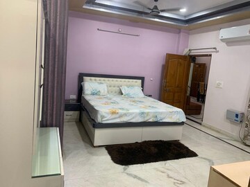 Bedroom in 3 BHK Apartment at Gomti Nagar – for Rent