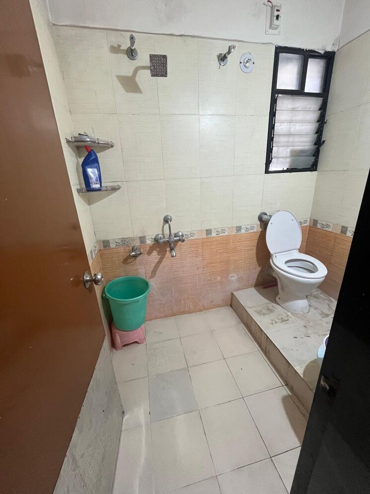 Bathroom, paradigm-pearl 2 Bedroom 1050 Sq.Ft. Apartment In Baner Pune 8781072