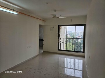 Room in 1 BHK Apartment at Chandak Nishchay, Borivali East – for Rent