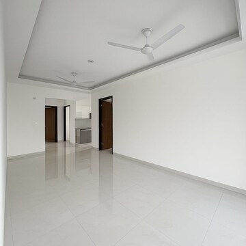 Room in 3 BHK Apartment at Alpha 1 Greater Noida – for Sale