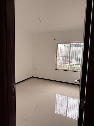 Room in 2 BHK Apartment at RR Lunkad 66 Avenue, Pimple Nilakh – for Rent