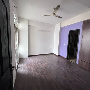 Room in 2.5 BHK Apartment at Prateek Laurel, Sector 120 – for Rent