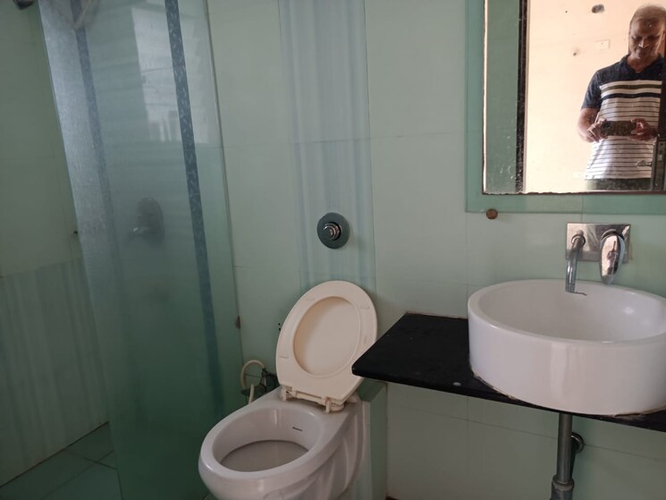 Bathroom, viva-hallmark 3 Bedroom 1500 Sq.Ft. Apartment In Bavdhan Pune 8781134