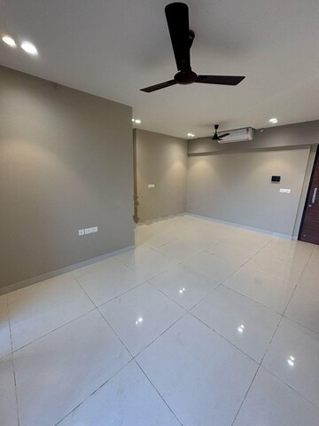 Room in 3 BHK Apartment at Shapoorji Pallonji Epsilon, Kandivali East – for Rent