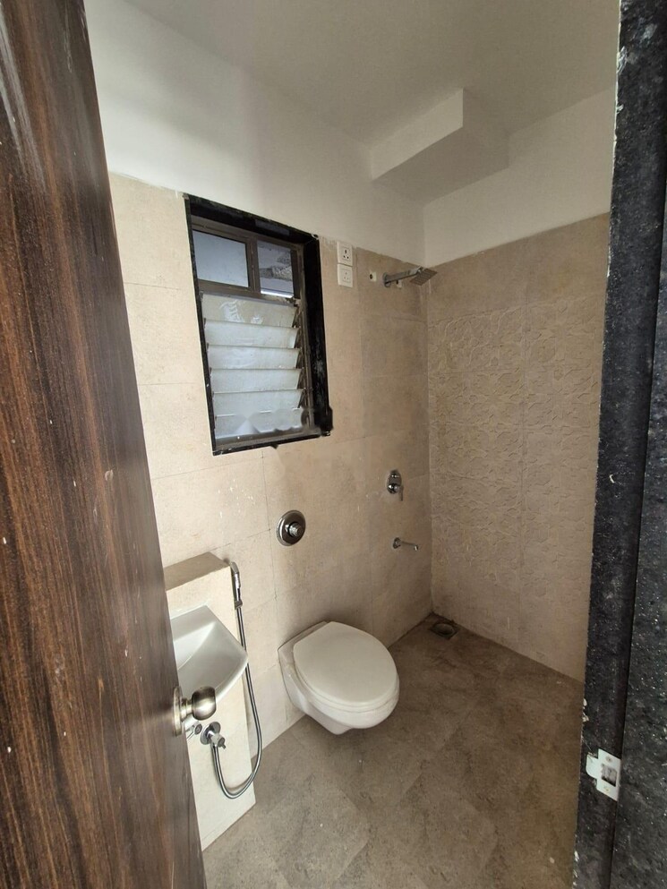 Bathroom, uk-iridium 1 Bedroom 395 Sq.Ft. Apartment In Kandivali East Mumbai 8781198