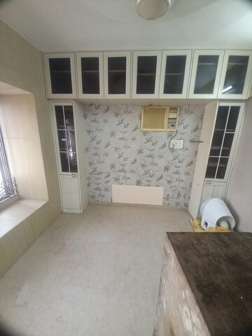 Room in 3 BHK Apartment at Lokhandwala Whispering Palms, Kandivali East – for Rent