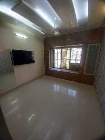 Room in 3 BHK Apartment at Lokhandwala Whispering Palms, Kandivali East – for Sale
