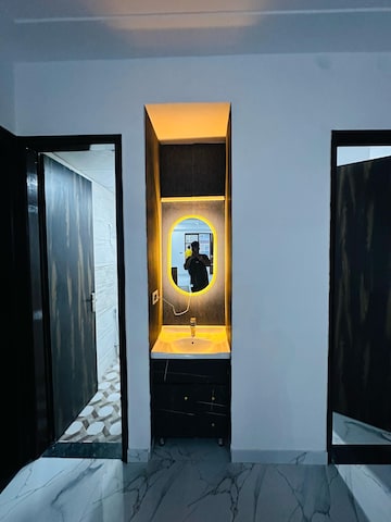 Bathroom in 3 BHK Builder Floor at The Grand, Sector 52 – for Rent