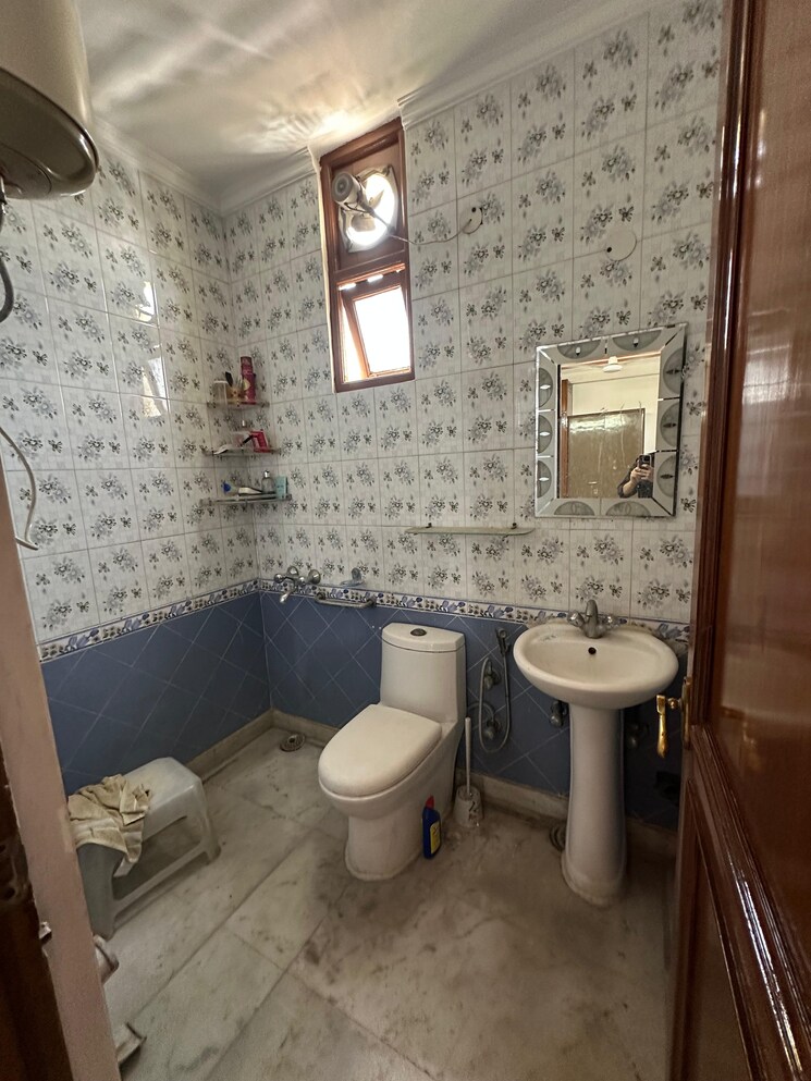 Bathroom, malviya nagar 3 Bedroom 1800 Sq.Ft. Builder Floor In Malviya Nagar Delhi 8781475