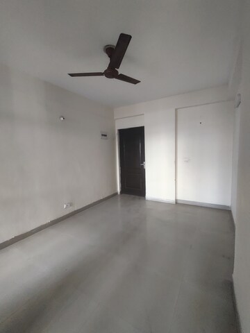 Room in 2 BHK Apartment at Apex Our Homes, Sector 37c – for Rent