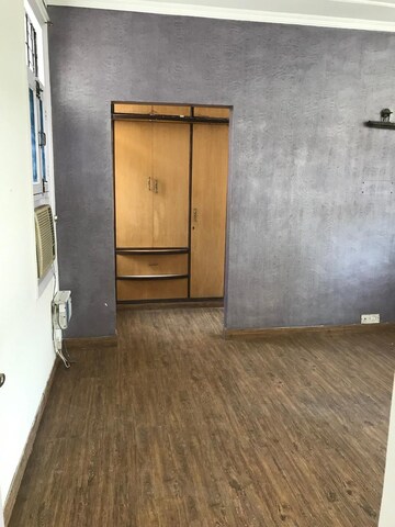 Room in 3.5 BHK Builder Floor at Unitech South City II, Sector 50 – for Rent