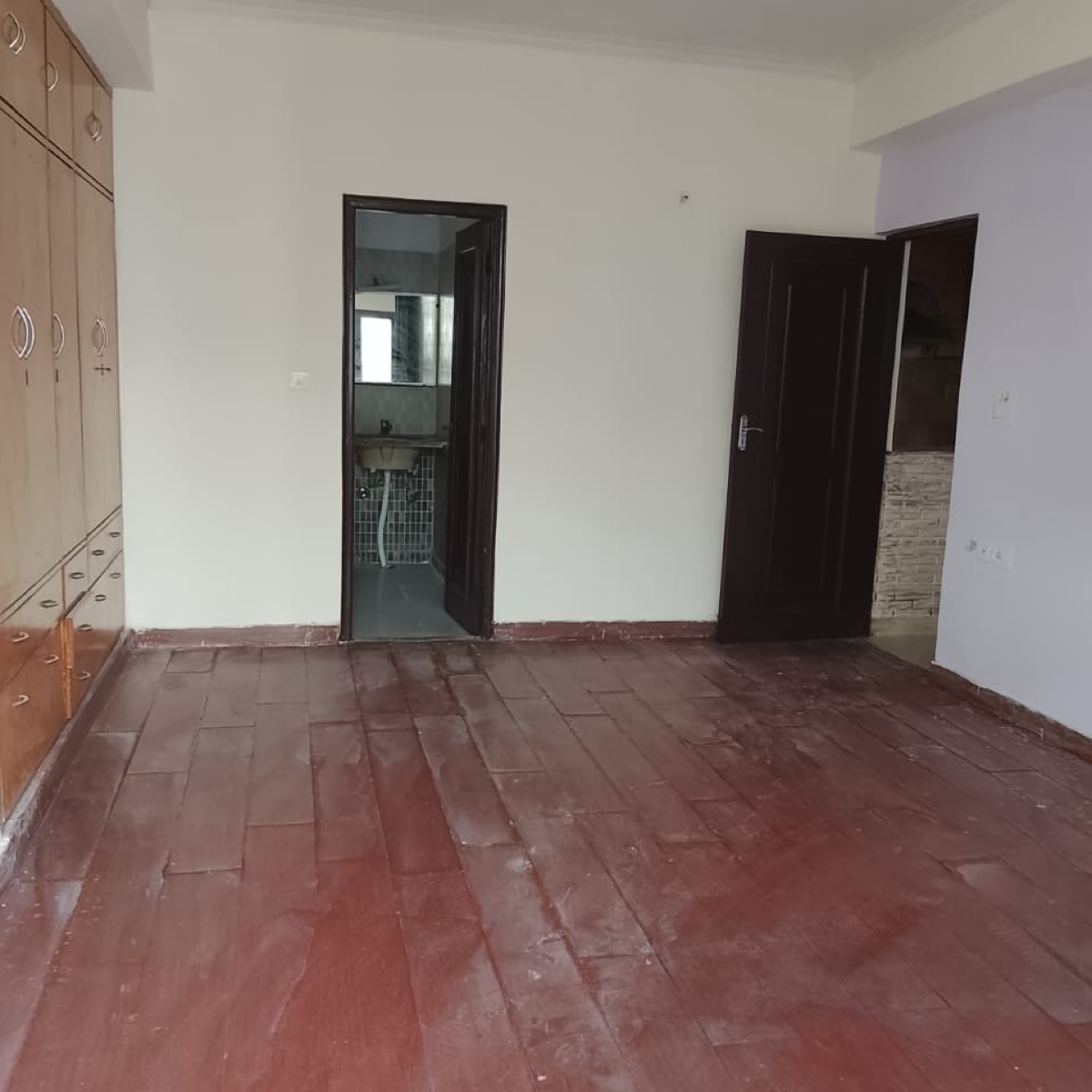 3.5 BHK + Servant Room Apartment For Rent in Shipra Srishti