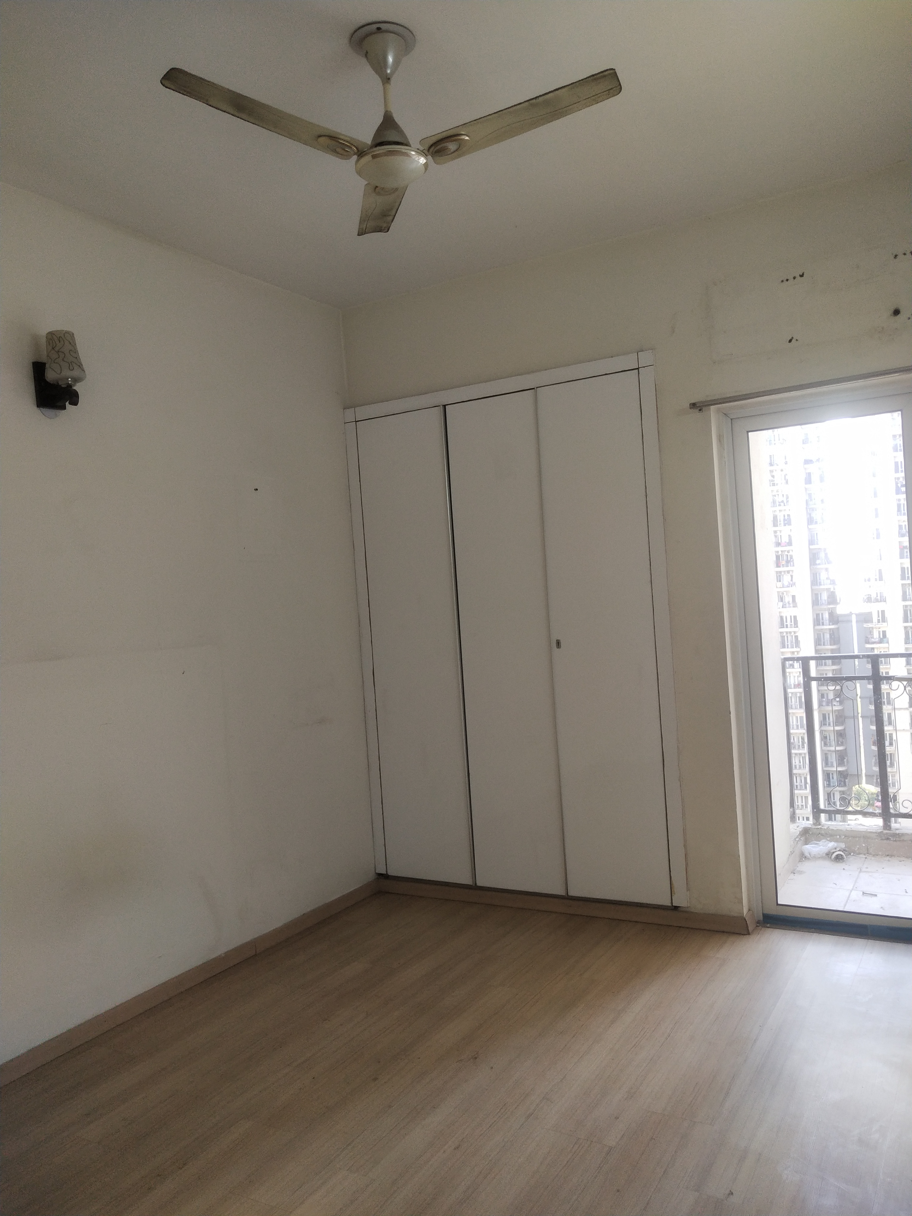 3 BHK Apartment For Rent in Dlf Capital Greens Moti N