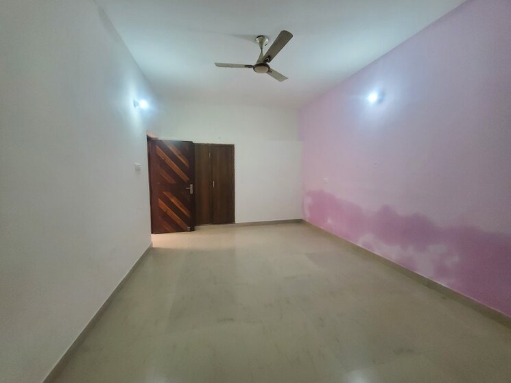 Room, baltana 3 Bedroom 1300 Sq.Ft. Builder Floor In Baltana Zirakpur 8781457