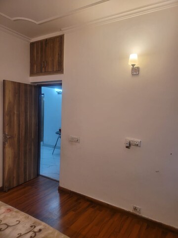 Room in 3 BHK Builder Floor at Unitech South City II, Sector 50 – for Rent