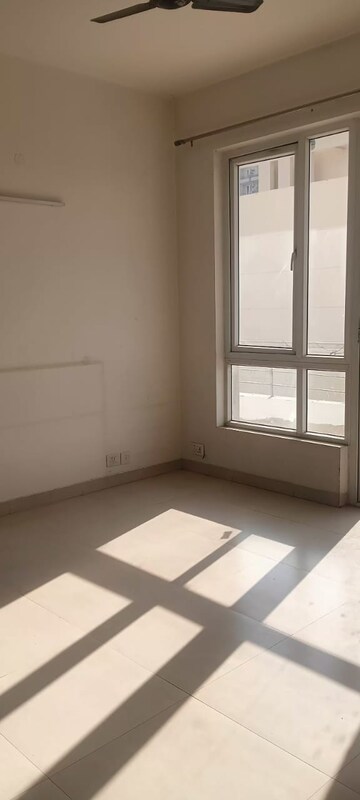 Room in 4 BHK Apartment at Indiabulls Centrum Park, Sector 103 – for Rent