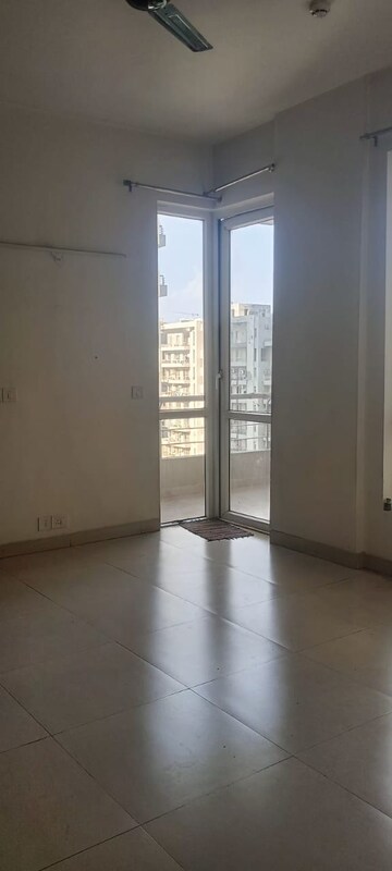 Room in 4 BHK Apartment at Indiabulls Centrum Park, Sector 103 – for Rent