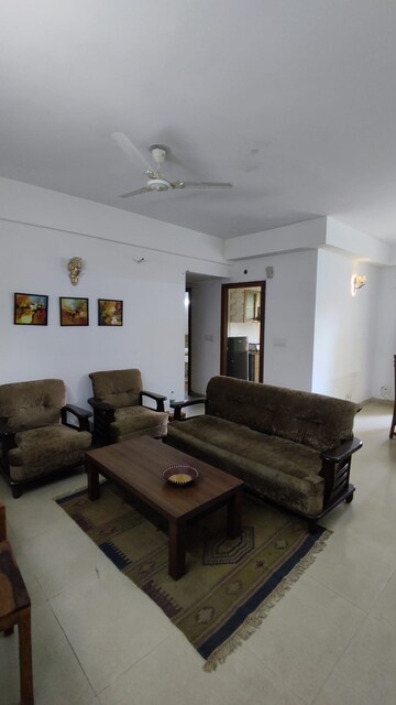 Living Room in 3 BHK Apartment at Moti Nagar – for Rent