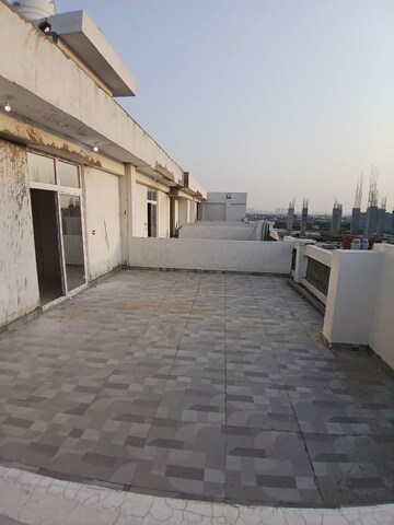 Parking in 2 BHK Builder Floor at Knowledge Park V Greater Noida – for Sale