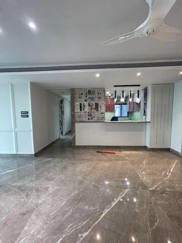 Room in 4 BHK Apartment at Lodha The Park, Worli – for Rent