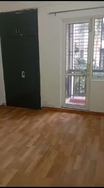 Room in 3 BHK Apartment at Jaypee Greens Kosmos, Sector 134 – for Rent