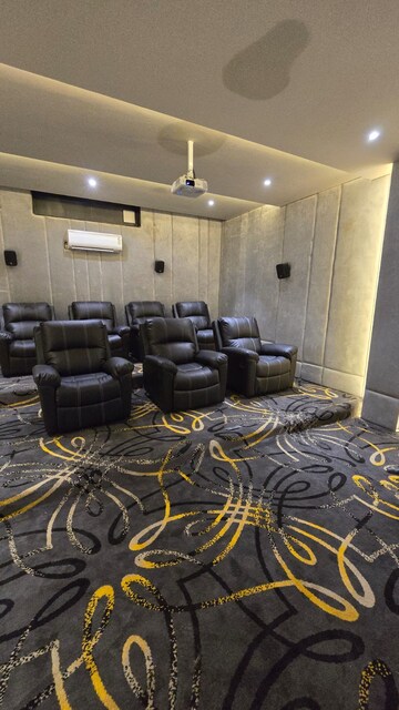 Gym in 6 BHK Villa at Sector 70 – for Sale
