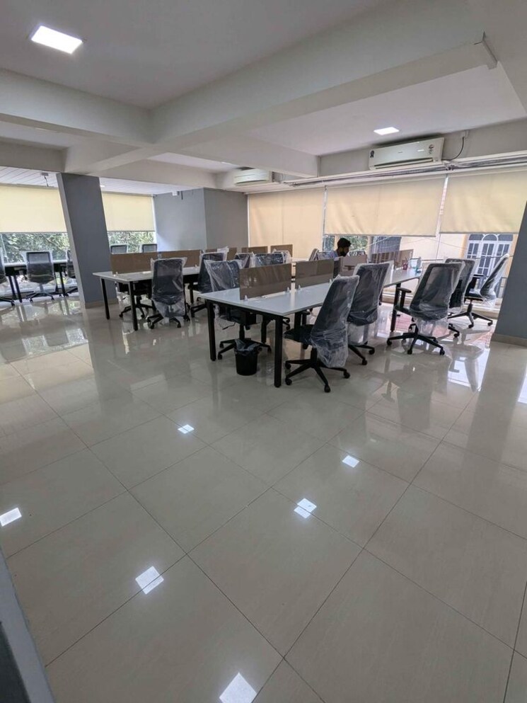 Gym, new palasia Commercial Office Space 1550 Sq.Ft. In New Palasia Indore 8781947