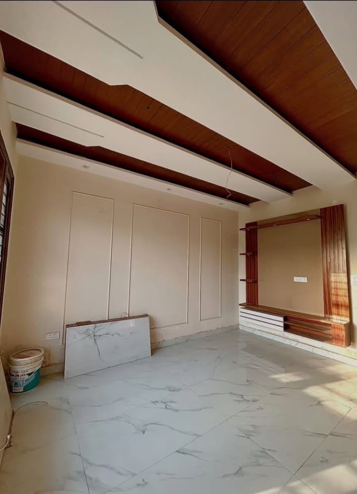 3.5 BHK + Servant Room Builder Floor For Rent in Building Floor