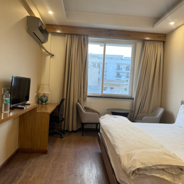  Pg For Rent in Dlf City Phase 3