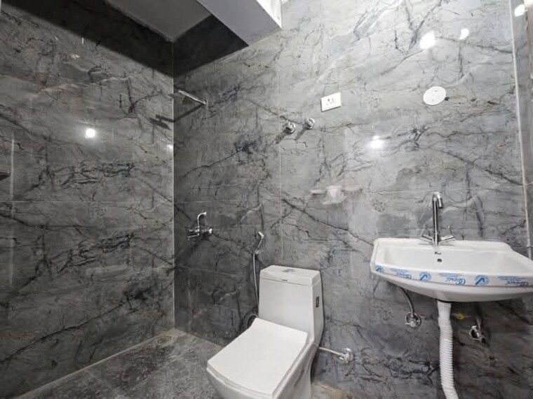 Bathroom, palam village 2 Bedroom 600 Sq.Ft. Apartment In Palam Village Delhi 8782005