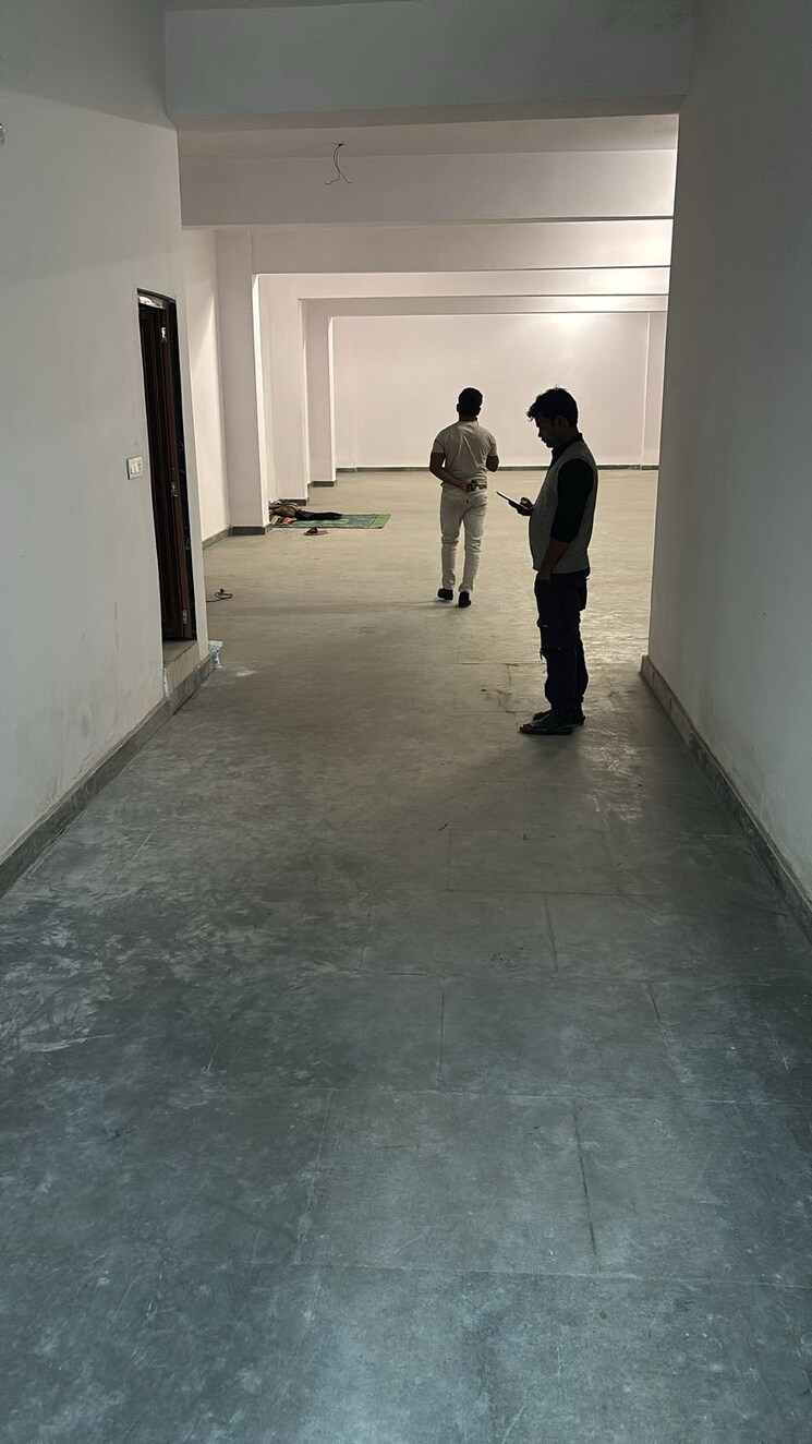  Parking, sector 65 Commercial Industrial Plot 2800 Sq.Ft. In Sector 65 Noida 8781989