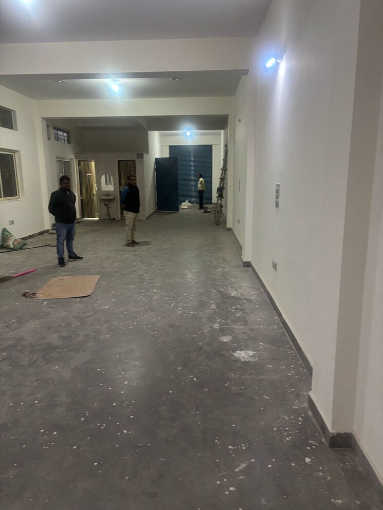  Parking, sector 65 Commercial Industrial Plot 2800 Sq.Ft. In Sector 65 Noida 8781989