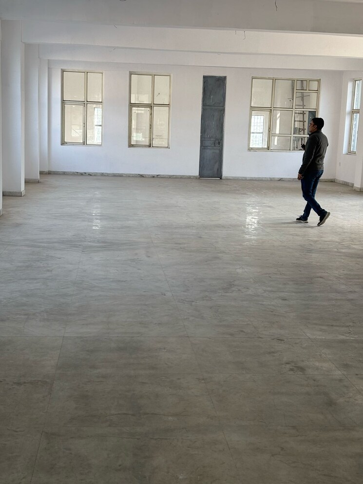  Parking, sector 65 Commercial Industrial Plot 2800 Sq.Ft. In Sector 65 Noida 8781989