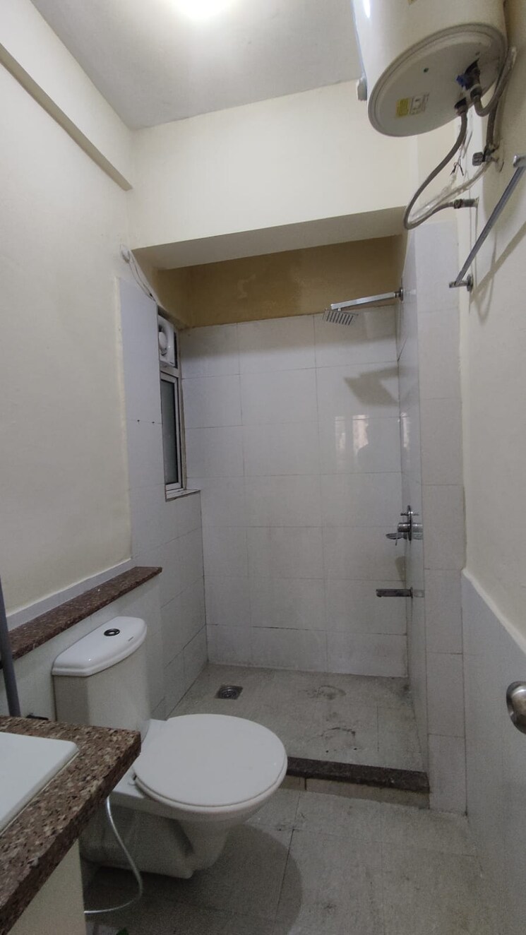 Bathroom, moti nagar 3 Bedroom 1686 Sq.Ft. Apartment In Moti Nagar Delhi 8782006