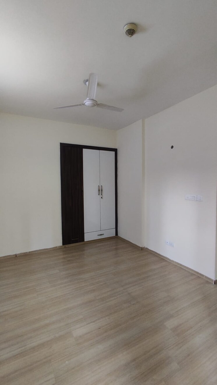 Room, moti nagar 3 Bedroom 1686 Sq.Ft. Apartment In Moti Nagar Delhi 8782006