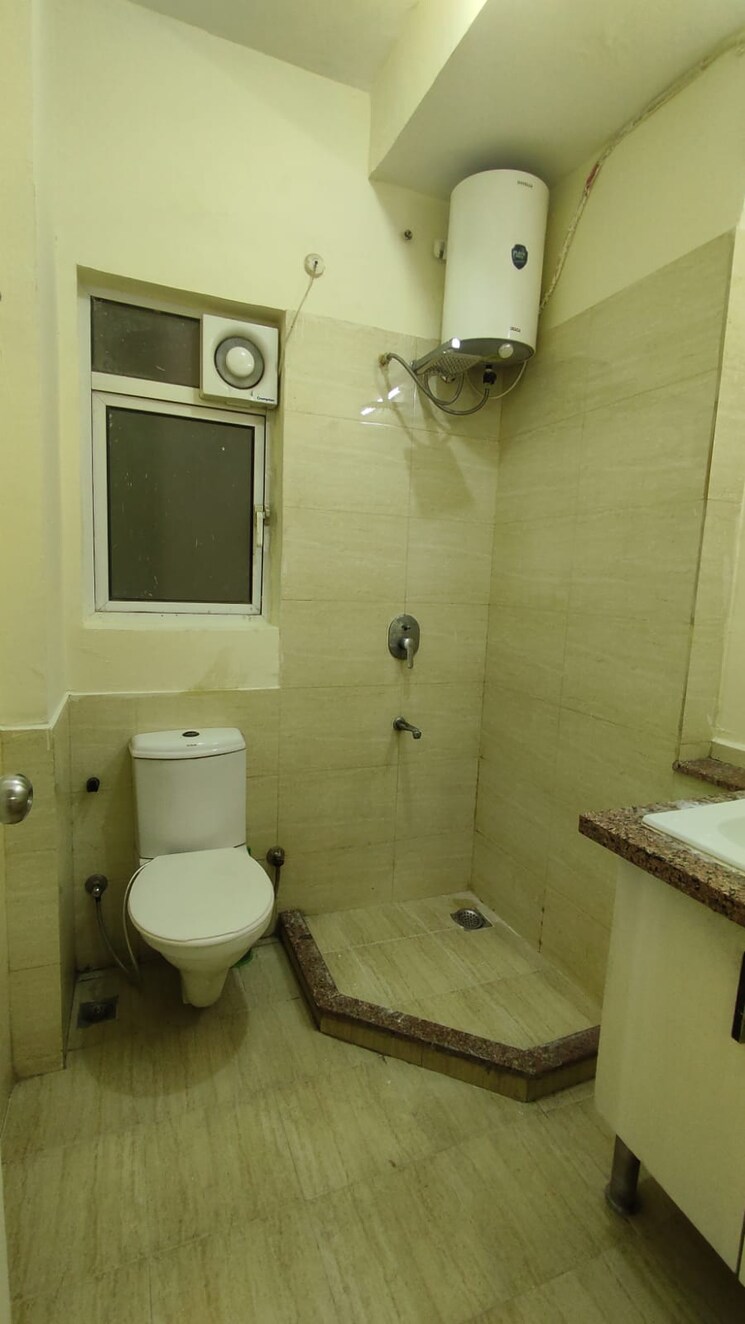 Bathroom, moti nagar 3 Bedroom 1686 Sq.Ft. Apartment In Moti Nagar Delhi 8782006