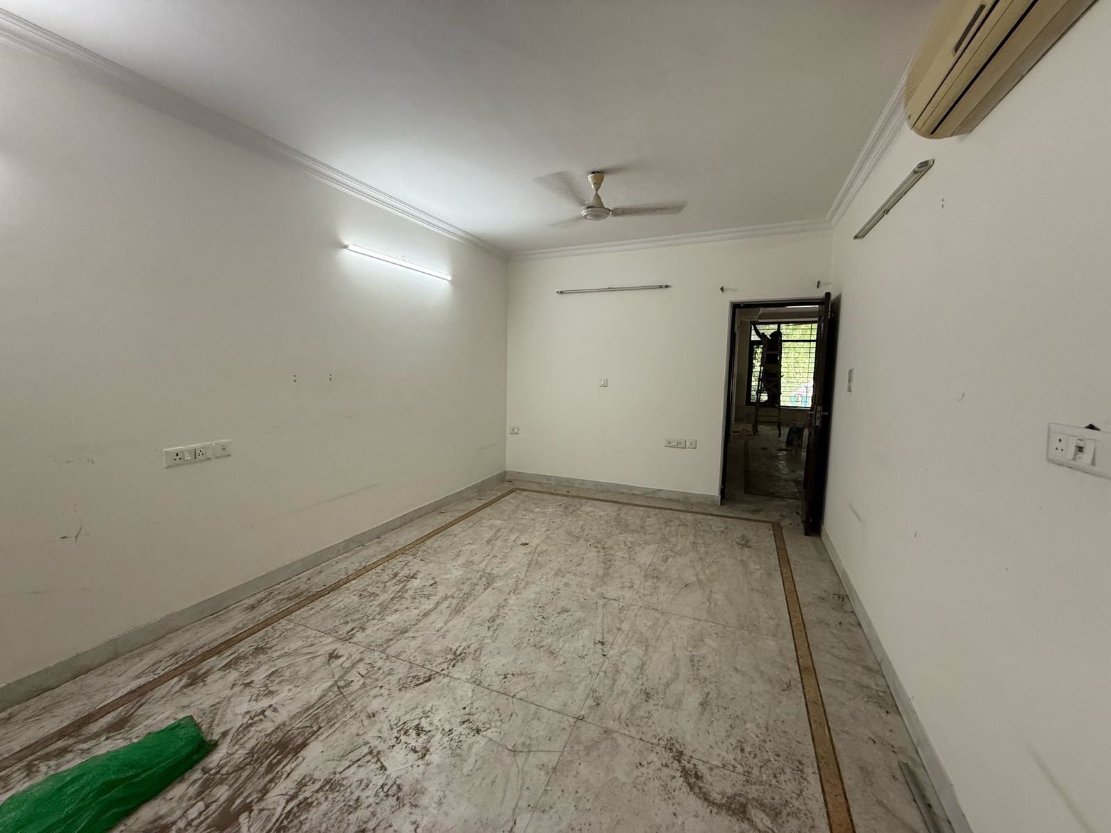 4 BHK + Pooja Room Apartment For Rent in C-6 Vasant Kunj South Del