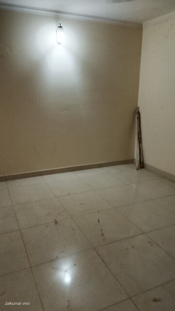 Room in 3 BHK Apartment at Vasant Kunj – for Rent